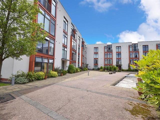 Altrincham Road, Sharston M22, 2 bed flat to rent, £1,050 pcm | PrimeLocation