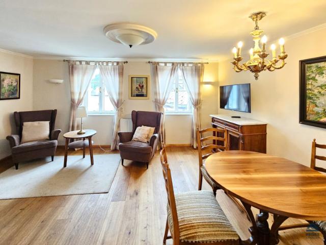 Altstadt Zauber modern interpretiert: stilvoll modern möbliertes 2 Zimmer Apartment