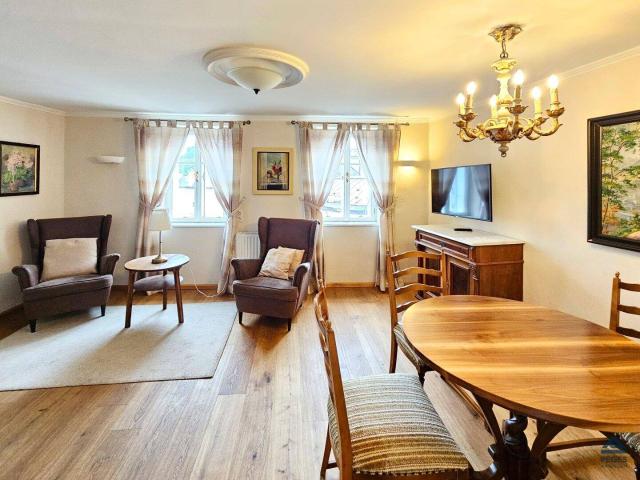 Altstadt Zauber modern interpretiert: stilvoll modern möbliertes 2 Zimmer Apartment