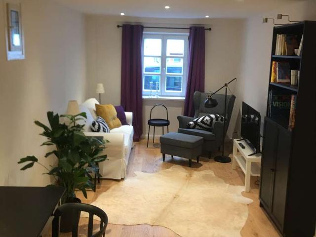 Altstadt zwischen Rathaus und Citygalerie von privat: voll möblierte Wohnung 2 ZKB, ca. 50qm