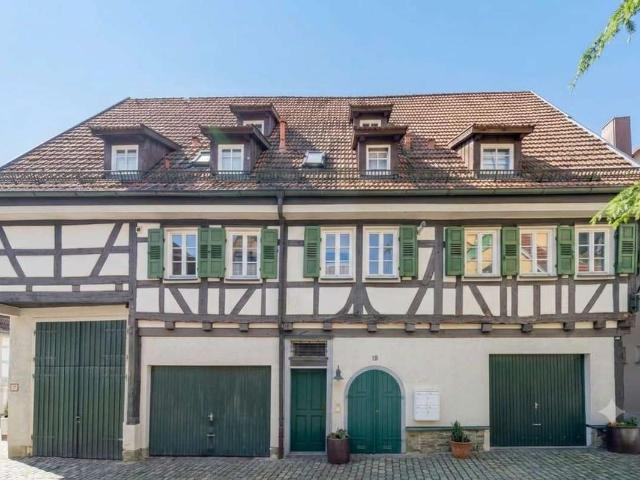 Altstadt Charme trifft Freiraum: 89 m² mit großer Terrasse und Garagenstellplatz in Herrenberg