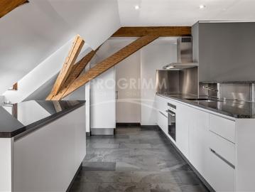 Altstadt Hervorragende 4 Zimmer Wohnung mit Studio Dachgeschoss Aufzug