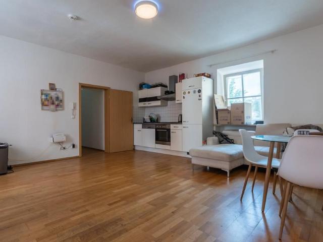 Altstadtappartement mit herrlichem Innblick in Toplage und Tageslichtbad – nur 5 Gehminuten zur UNI