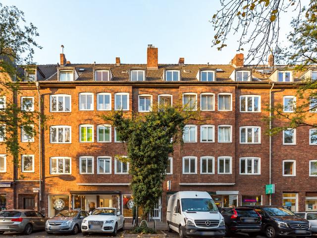 ALTSTADTFLAIR PUR – 3 ZIMMER WOHNUNG MIT BALKON DIREKT AM BURGPLATZ