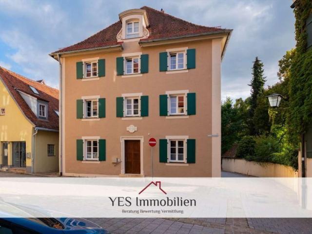 Altstadtflair trifft Luxus: Hochwertige, modern sanierte Maisonettewohnung in Weißenburg