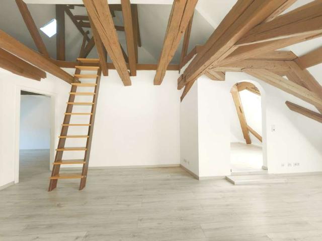 Altstadtjuwel mit Panorama – Galerie und Burgenblick über Weinheim