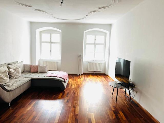 Altstadtjuwel mit Stuckdecke – 2 Zimmer Wohnung