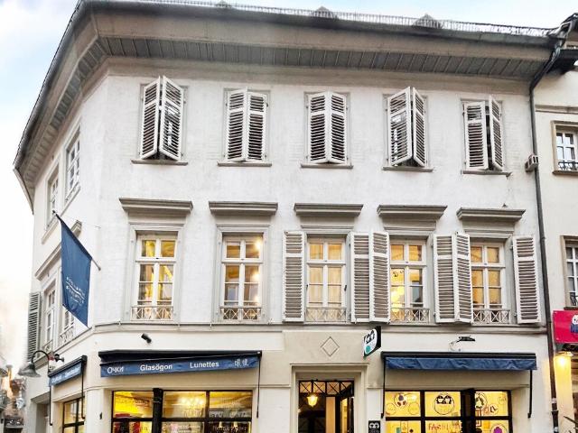 „Altstadtjuwel“ – Historisches Wohn und Geschäftshaus in belebter Innenstadtlage