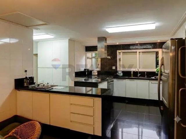 ALUGA 300m² Casa Térrea de Alto Potencial no Brooklin | Espaço, Verde e Sofisticação.