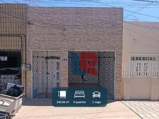 Aluga Casa No Centro Com 3 Quartos Sendo 2 Suítes, E 1 Vaga