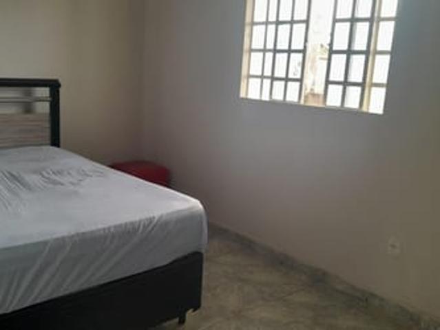 Aluga se um quarto