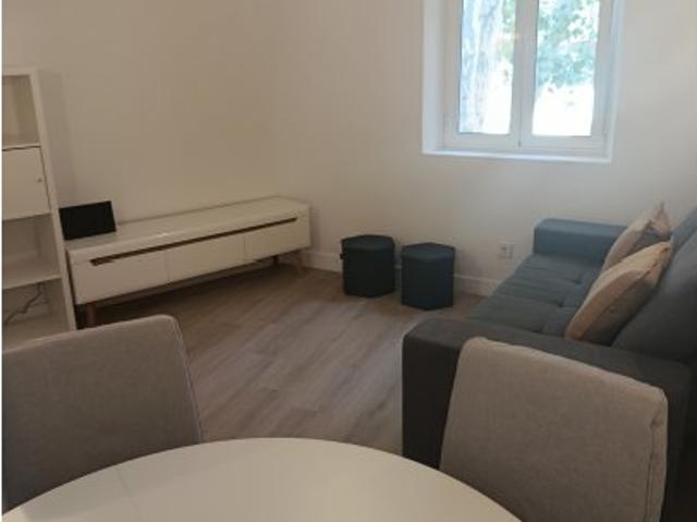 Aluga se apartamento T1 em Cascais