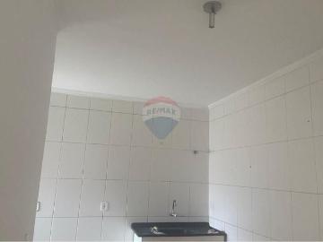 Aluga se apartamento térreo no Jardim Agenor!