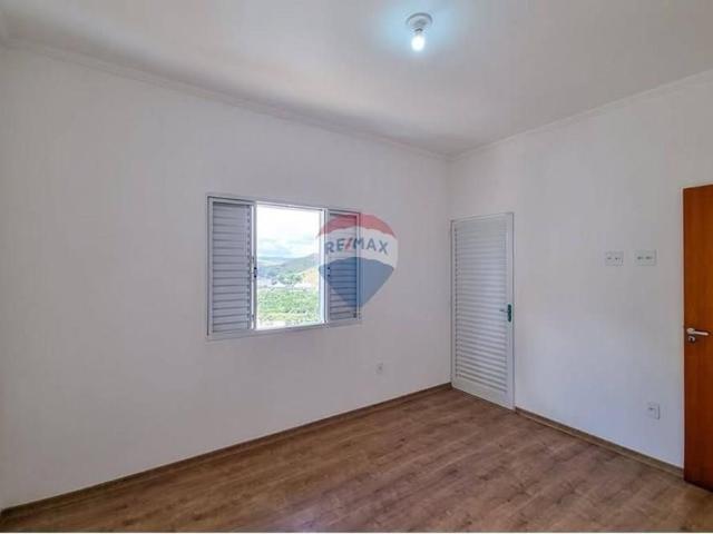 Aluga se apartamento com 2 quartos sendo 1 suíte no Summerville