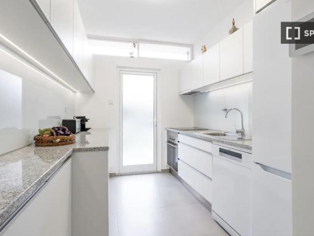 Aluga se apartamento de 4 quartos no Porto