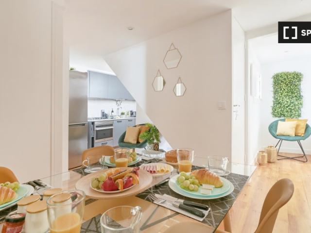 Aluga se apartamento de 4 quartos na Misericórdia, Lisboa