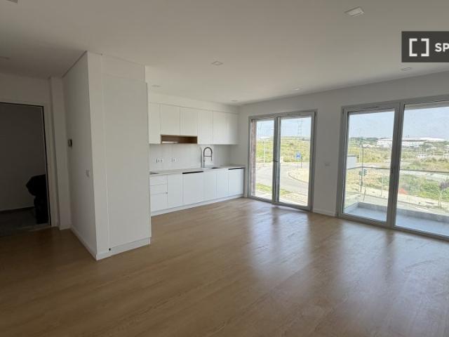 Aluga se apartamento de 2 quartos em Sintra
