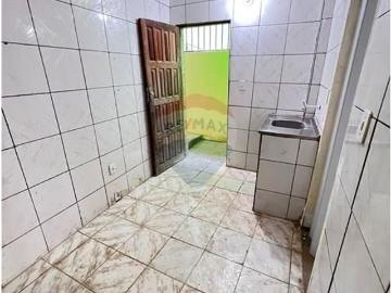 Aluga se casa na Liberdade 2 quartos