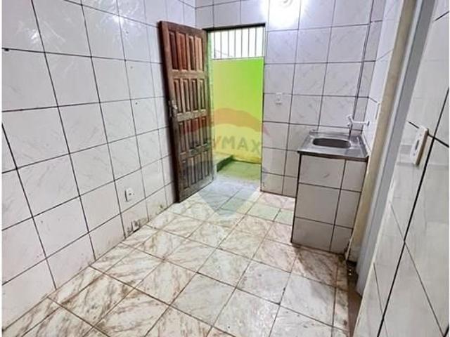 Aluga se casa na Liberdade 2 quartos