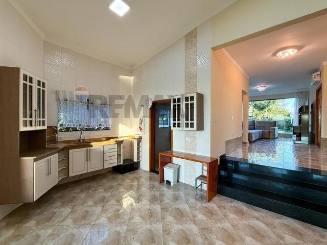 Aluga se Casa Alto Padrão no Portal dos Lagos, 3 Suítes, Piscina e Vista para o Pôr do Sol – Boituva/SP