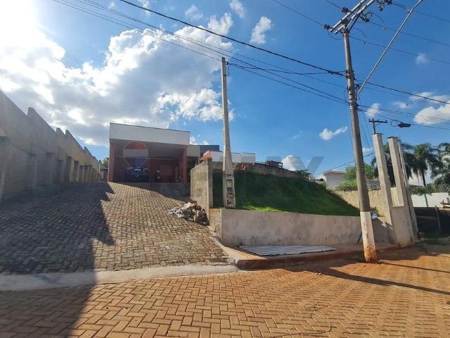 Aluga se Casa de 4 quartos sendo 3 suítes por R$4.000,00 no Condomínio Monte Belo em Santo Antônio de Posse SP