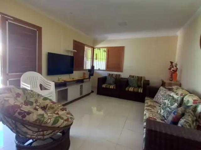 Aluga se Casa Residêncial com piscina e 3 quartos em praia do Cupê