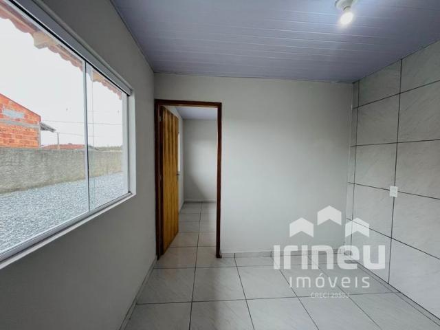 Aluga se kitnet com 1 quarto, sala e banheiro no Bairro Porto Grande!