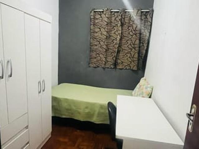 Aluga se quarto solteiro