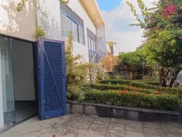 Alugo ótima casa com 8 quartos na tamarineira recife