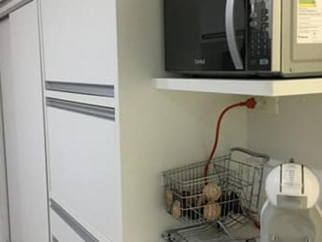 Alugo um quarto