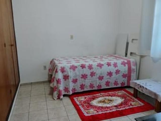 alugo um quarto com banheiro, só pra mulhere