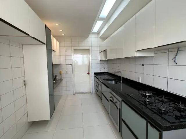 Alugo apartamento na península com 3 suites