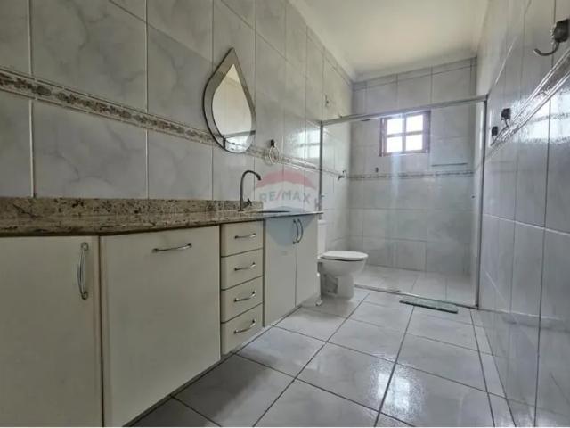 Alugo bela casa 4 quartos sendo duas suítes e piscina bairro flores