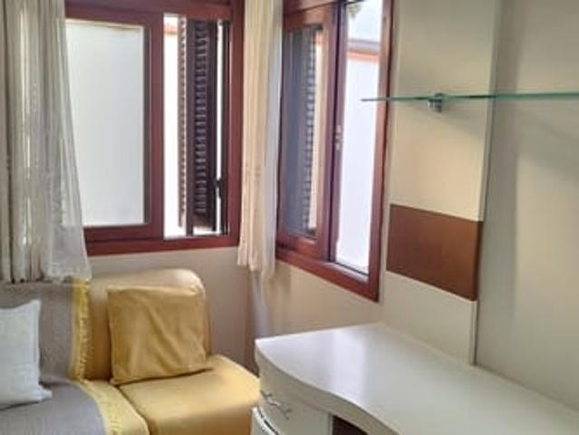 alugo casa com 1 quarto com jardim