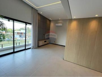 Alugo casa com 3 dormitórios e piscina no Alphaville nova Esplanada 4