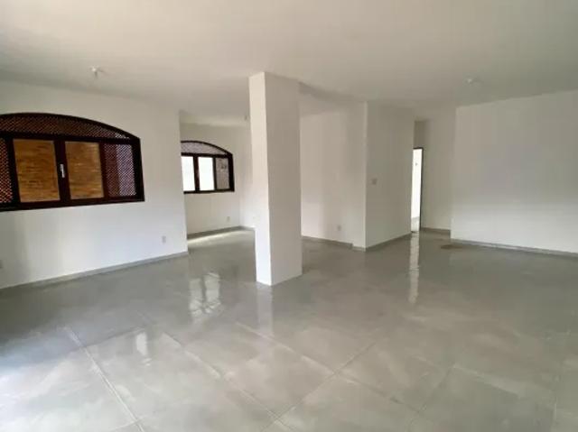 Aluguel casa comercial em Jacarecica 217m² de área, a 50m da praia