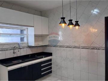 Alugo casa de 3/4 no Jockey Club