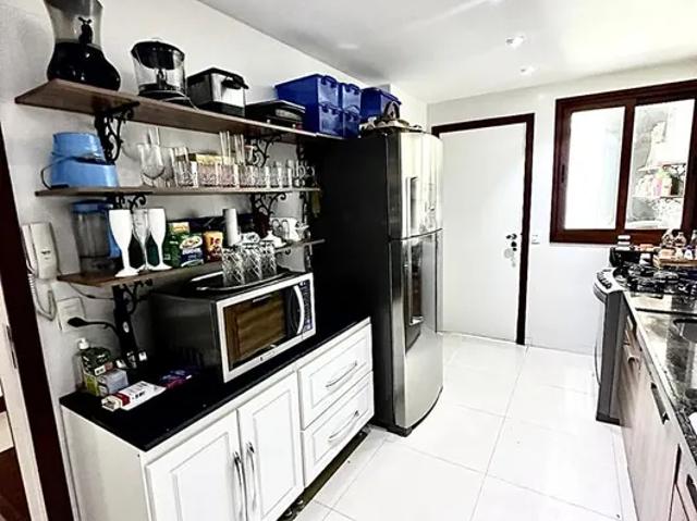 Alugo casa em Buzios Geriba 4suites na praia, c serv, Min 3 noites