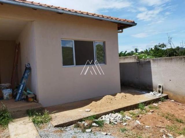 Alugo casa em Itatiaiuçu com 03 quartos excelente localização