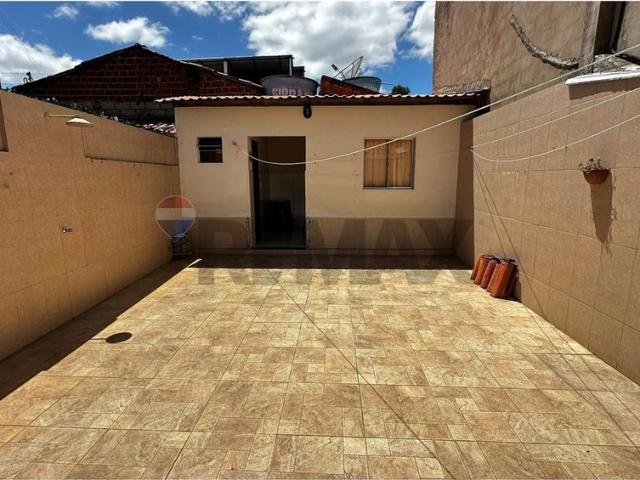 ALUGO: Casa Térrea