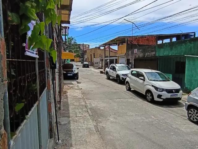 Alugo casa 1° andar 2/4 plataforma ventilada rua sossegada