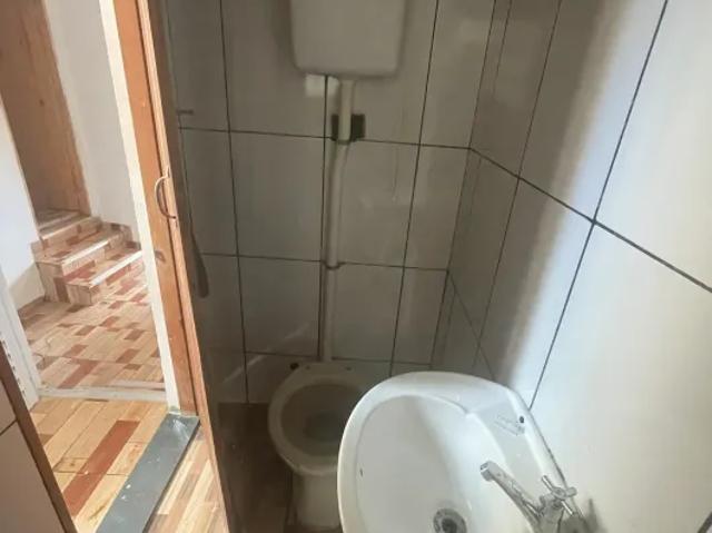 Alugo casa 4 comodos 2 dormitórios sem depósito