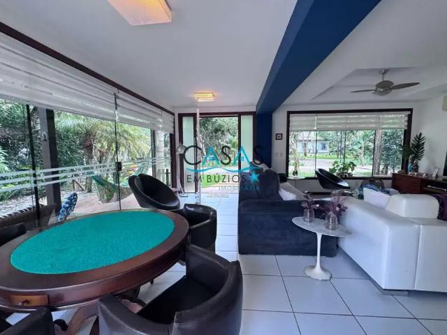 Alugo Excelente casa 4 quartos em condomínio poucos passos Praia de Manguinhos