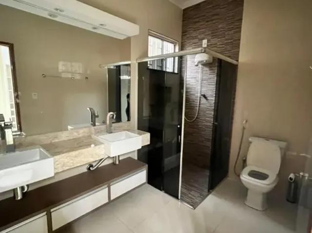 Alugo excelente casa com 3 quartos sendo 1 suite 100%mobiliada e climatizada em Manacapuru AM