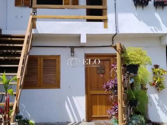 Alugo excelente apartamento no andar superior de um sobrado