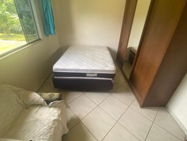Alugo quarto em casa compartilhada