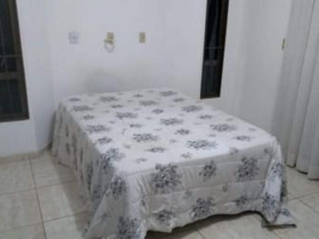 Alugo quarto individual