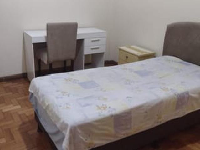 Alugo quarto individual em casa familiar no Gutierrez