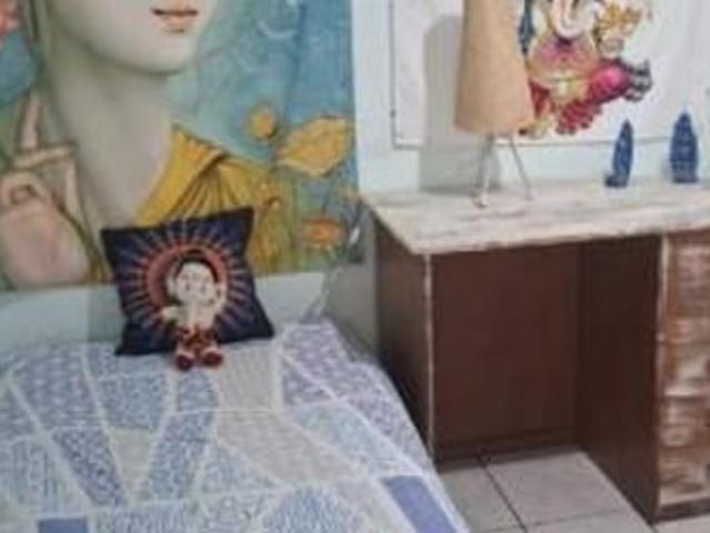 Alugo quarto individual para mulheres