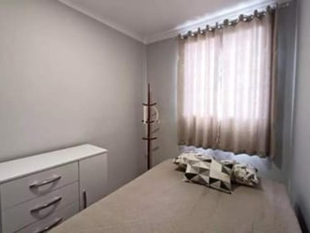 Alugo quarto individual para moça trabalhadora